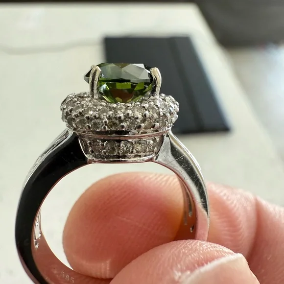 Rare $16,900 Green Diamond Ring. 3.15 Carats set in 14k white gold. - Picture 3 of 17